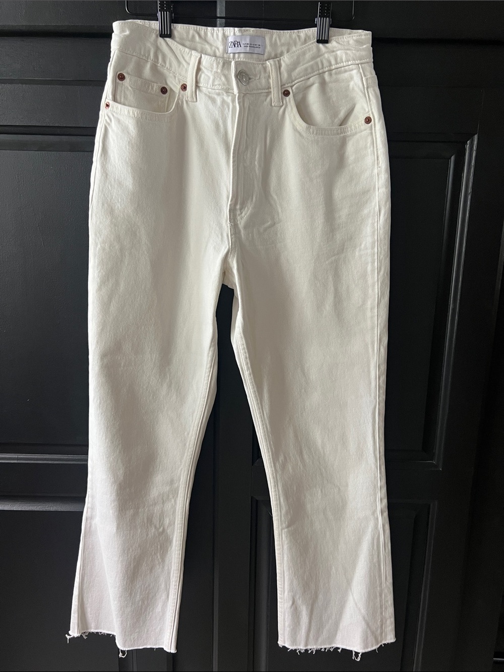 Zara Off-White Jeans Size 26 Cropped Raw Hem
